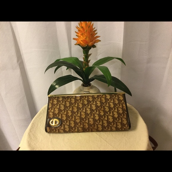Christian Dior - Picture 1 of 3